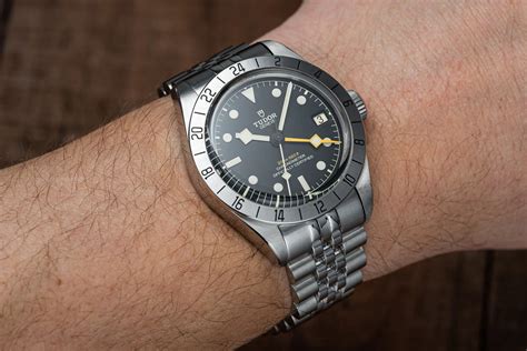 tudor black bay pro bracelet problems.